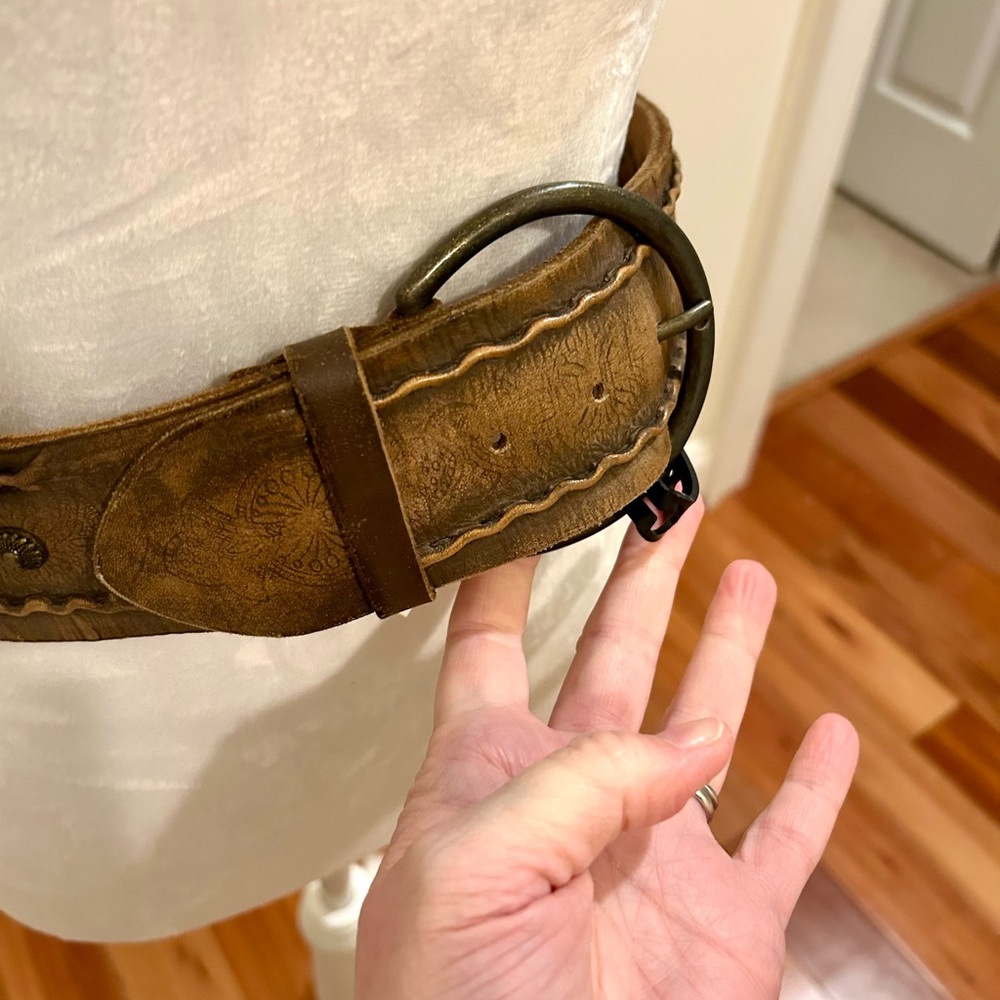 Fossil Brown Leather Belt with Ornate Buckle - Picture 3 of 7